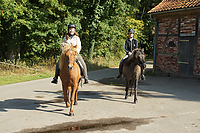 Heidebluetenritt-Islaenderhof-03930.jpg